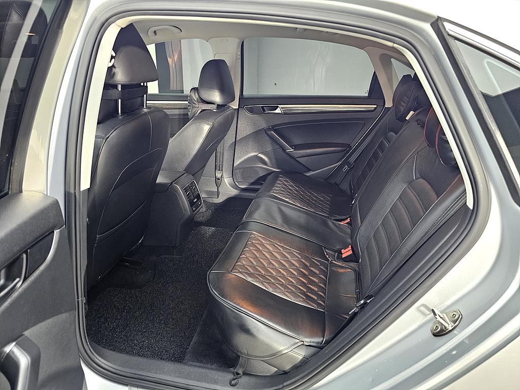 Volkswagen Passat - Vista 9