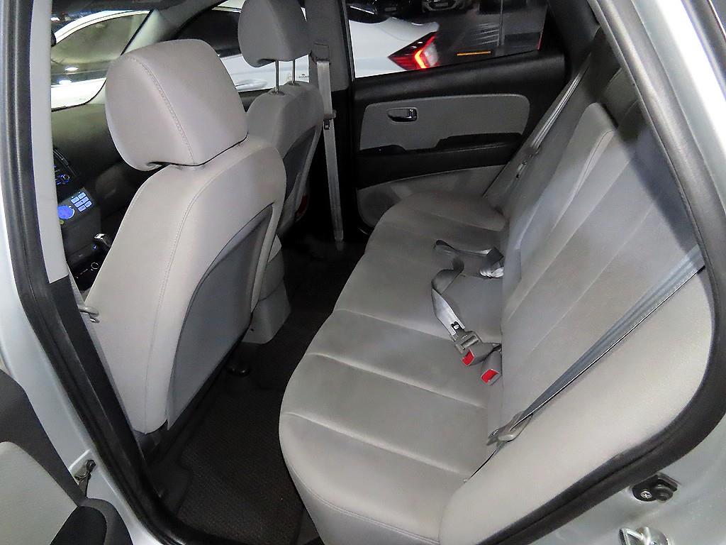 HYUNDAI Avante - Vista 7