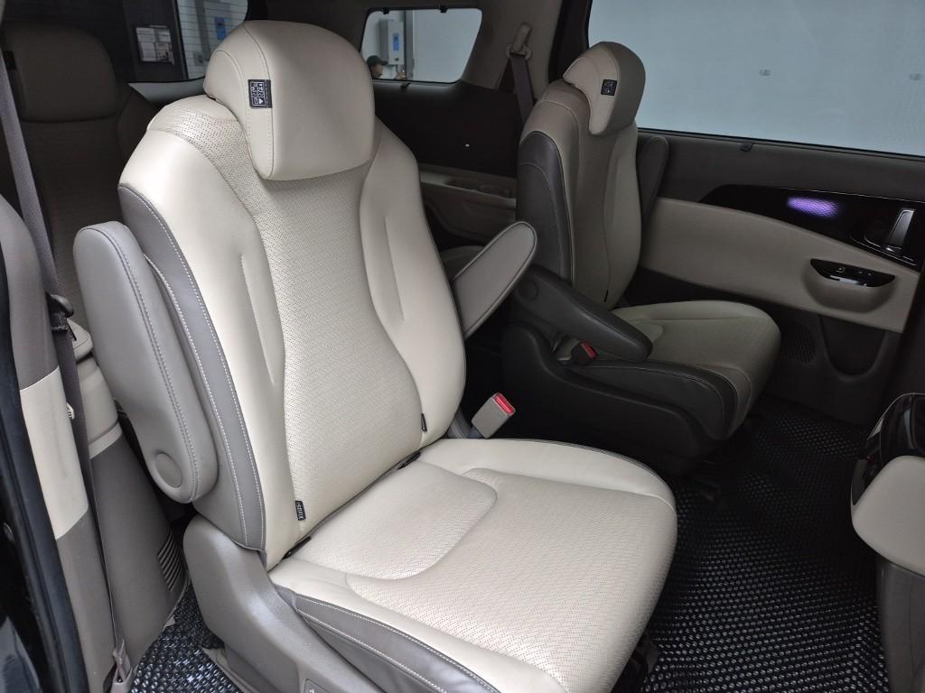 KIA Carnival - Vista 12