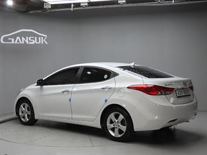 HYUNDAI Avante - Vista 6