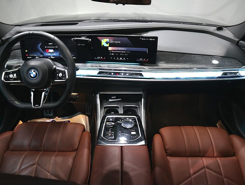 BMW i7 - Vista 5
