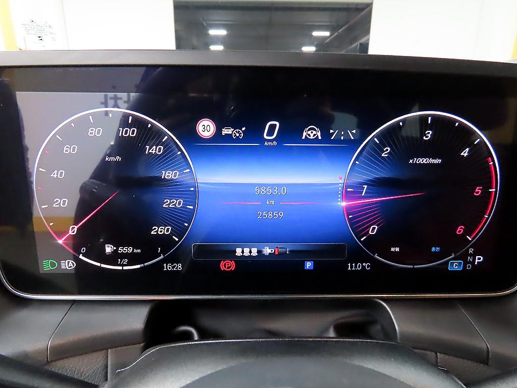 Mercedes Benz GLC Class - Vista 8