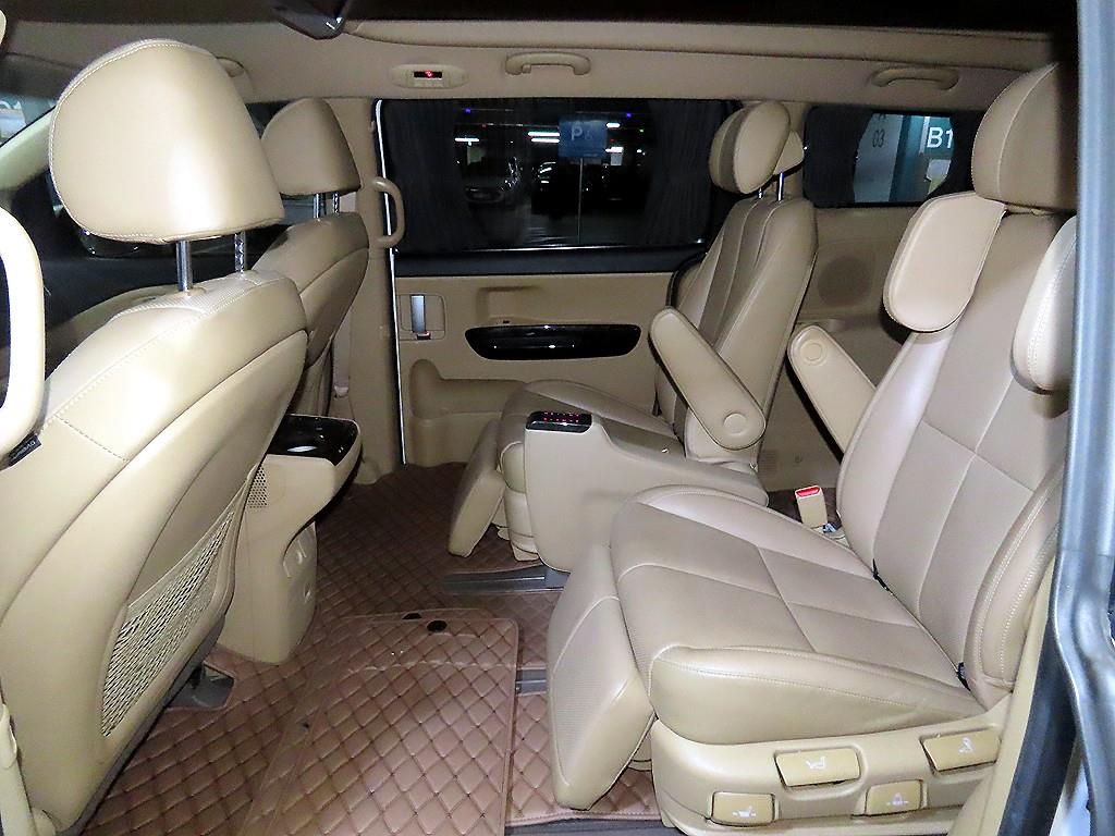 KIA Carnival - Vista 7