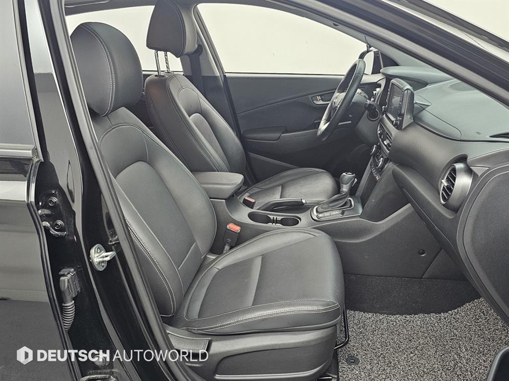 HYUNDAI Kona - Vista 10