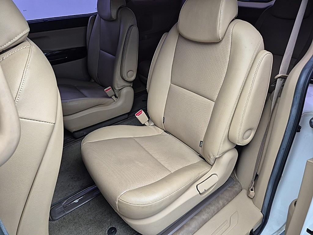 KIA Carnival - Vista 12