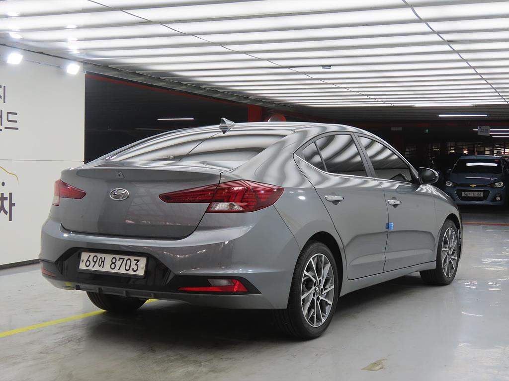 HYUNDAI Avante - Vista 4