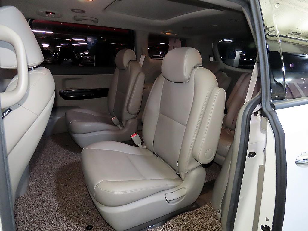 KIA Carnival - Vista 7