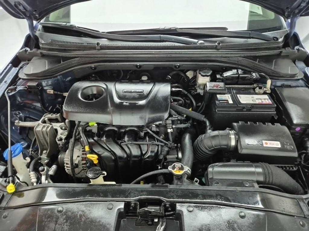 HYUNDAI Avante - Vista 5