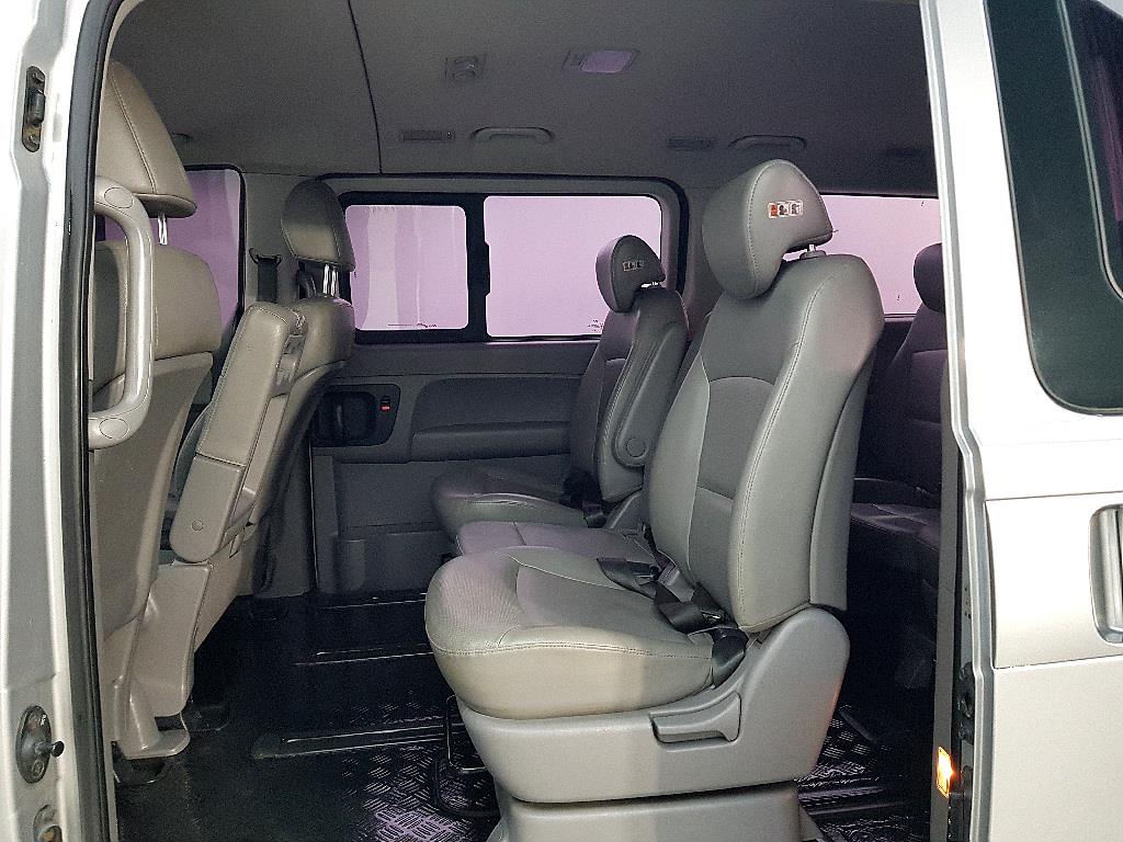 HYUNDAI Starex - Vista 9