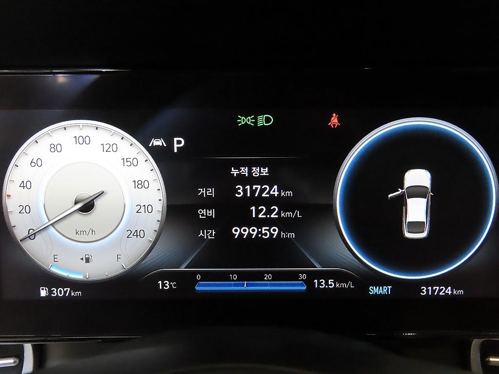 HYUNDAI Avante - Vista 9