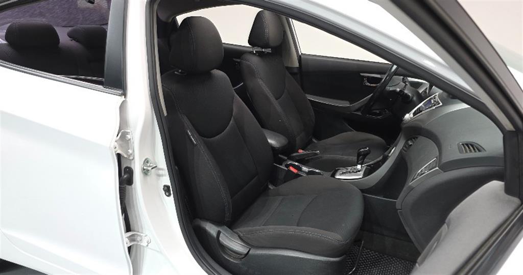 HYUNDAI Avante - Vista 12