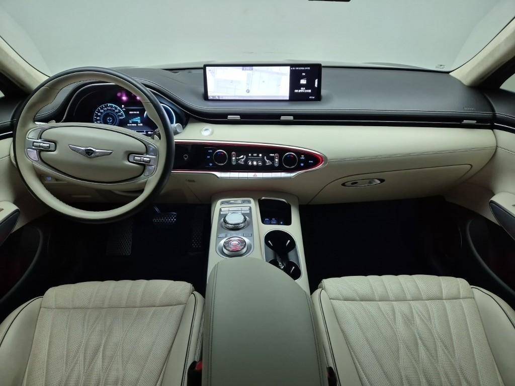 Genesis GV70 - Vista 7