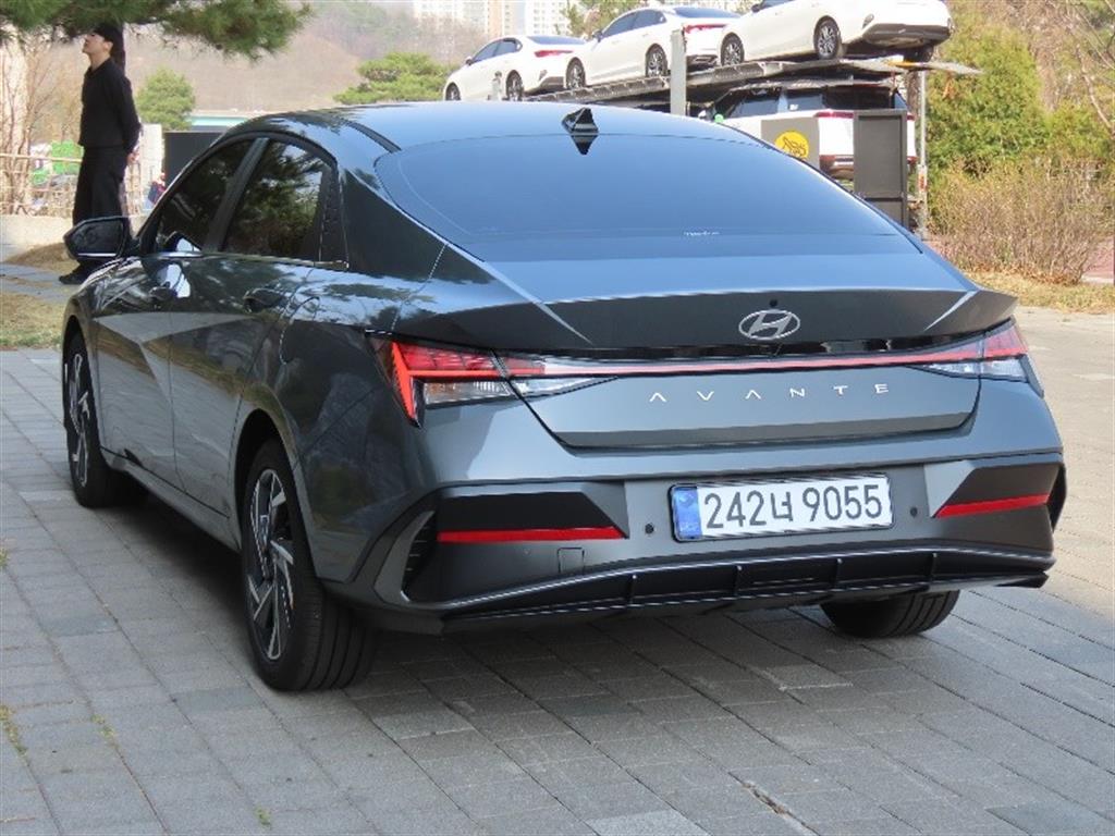 HYUNDAI Avante - Vista 7