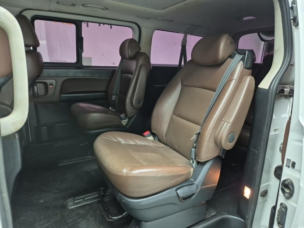 HYUNDAI Starex - Vista 12