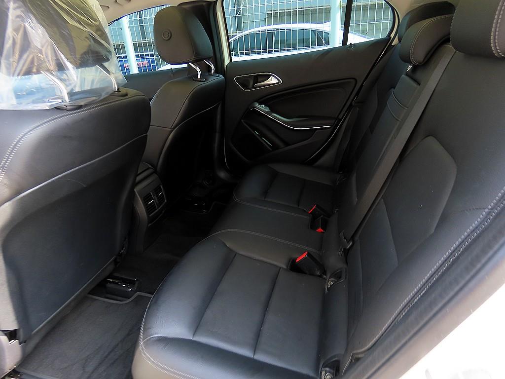 Mercedes Benz GLA Class - Vista 6