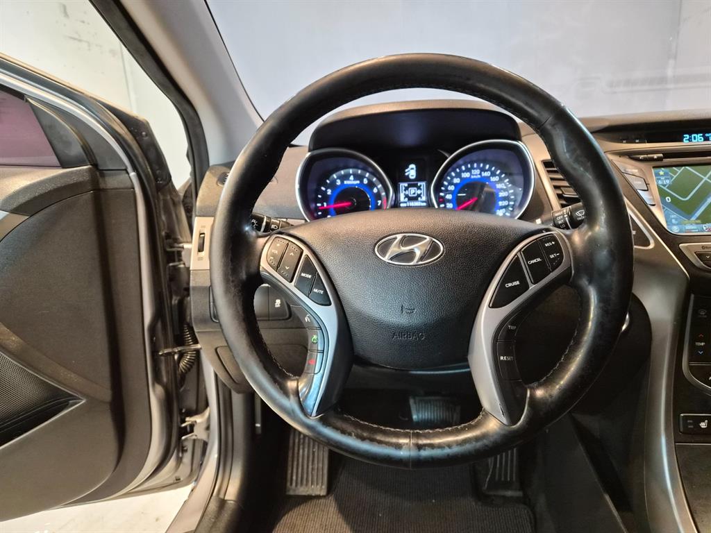 HYUNDAI Avante - Vista 8