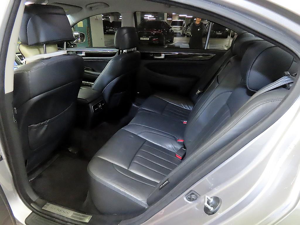 HYUNDAI Genesis - Vista 7