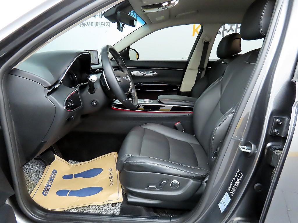 Genesis GV70 - Vista 5