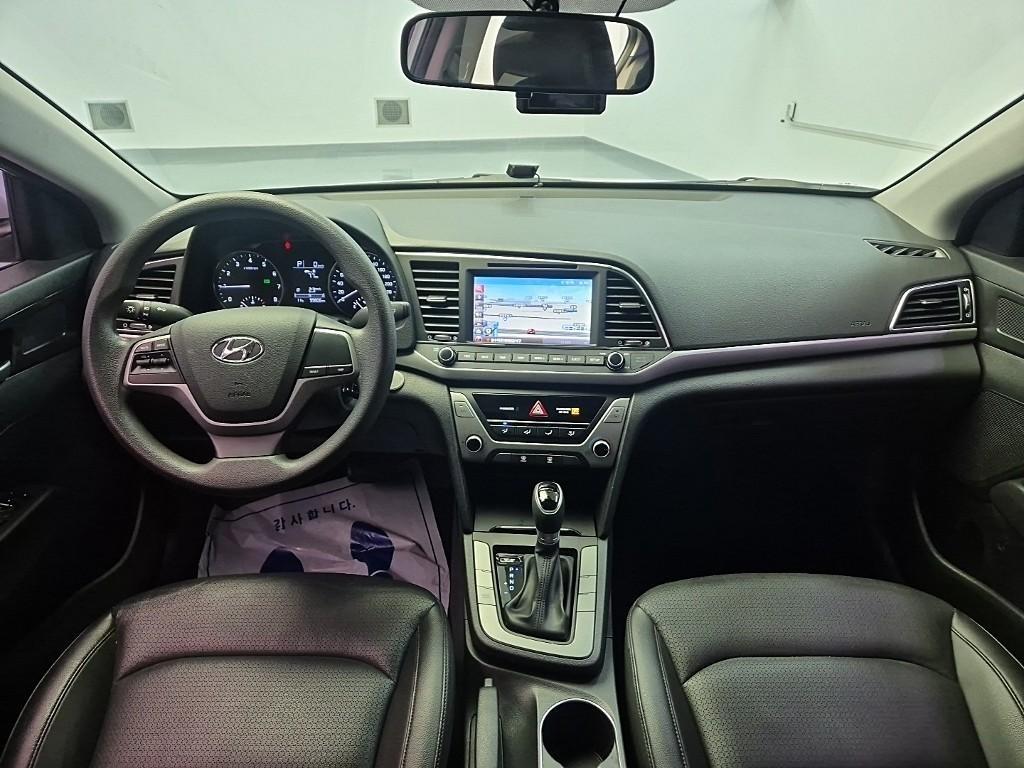 HYUNDAI Avante - Vista 7