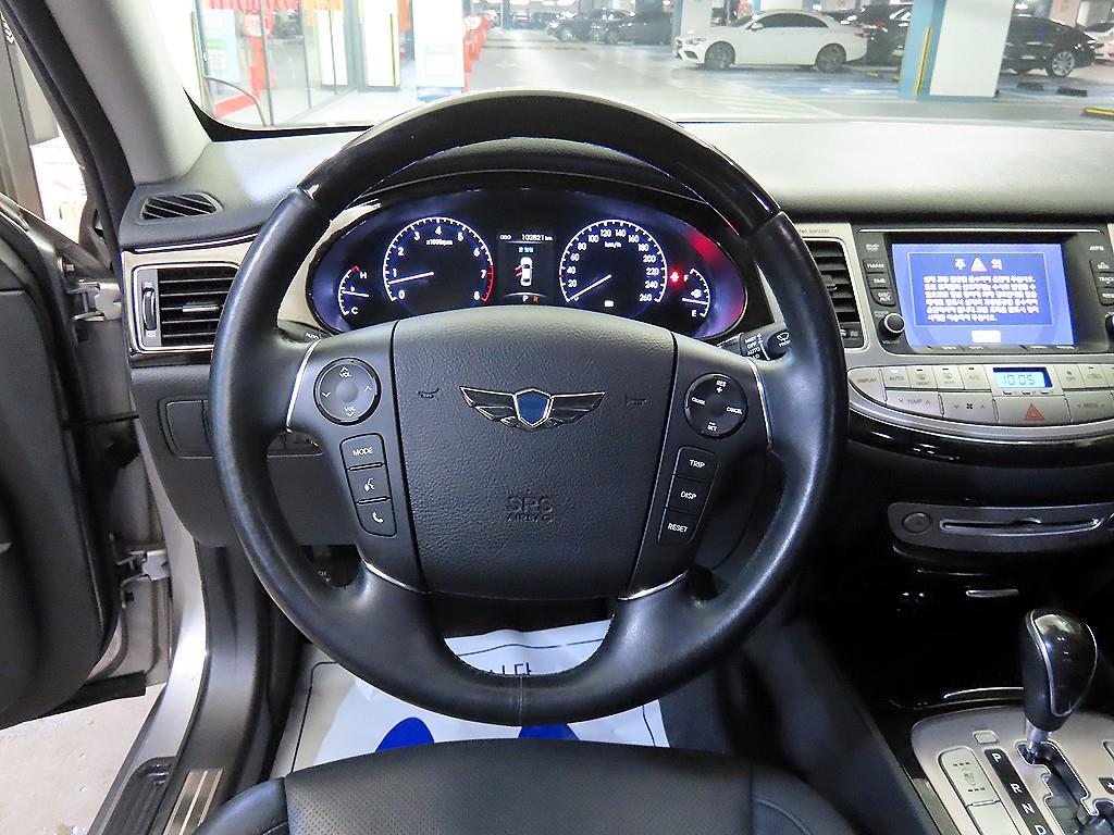 HYUNDAI Genesis - Vista 8