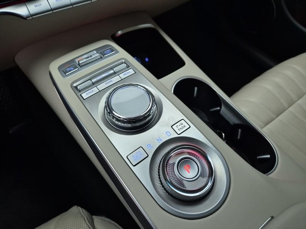 Genesis GV70 - Vista 8