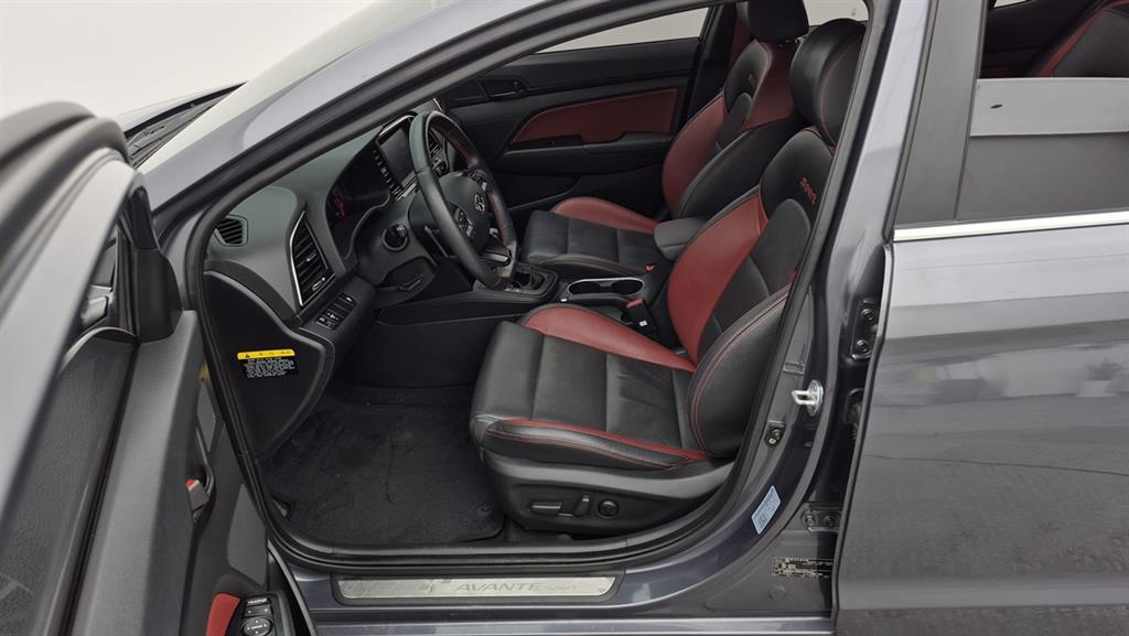 HYUNDAI Avante - Vista 5