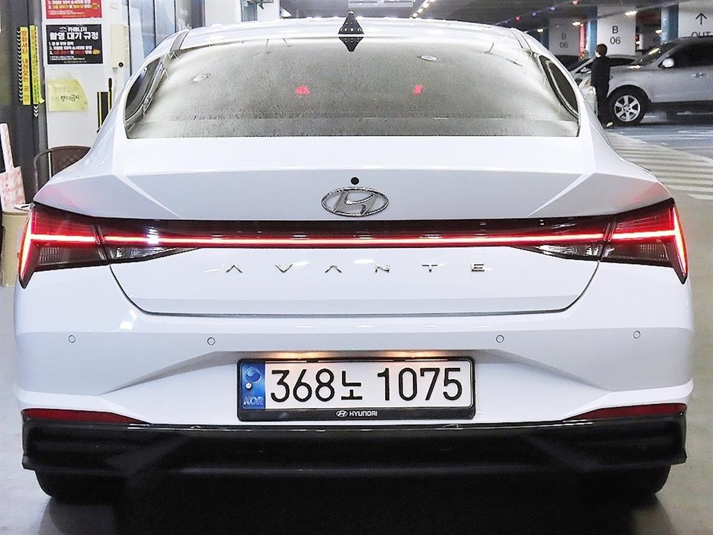 HYUNDAI Avante - Vista 5