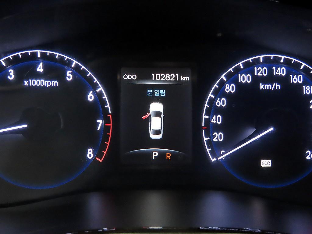 HYUNDAI Genesis - Vista 9