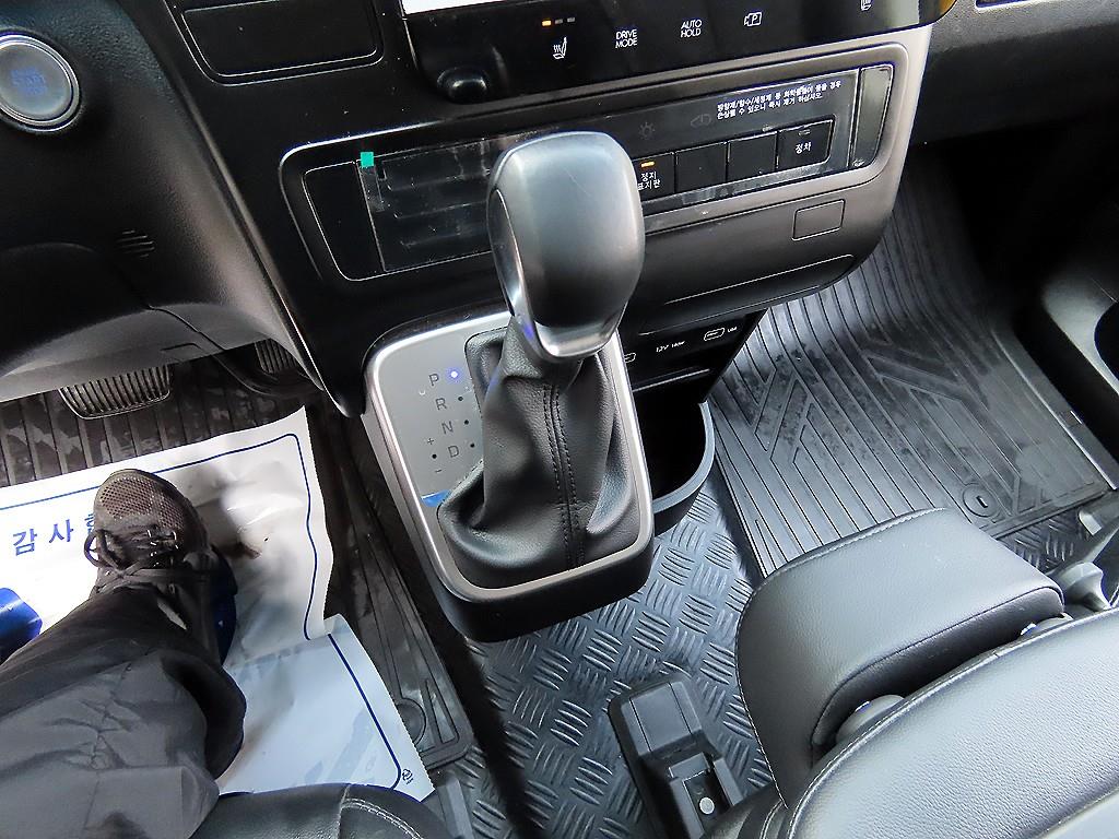 HYUNDAI Staria - Vista 11