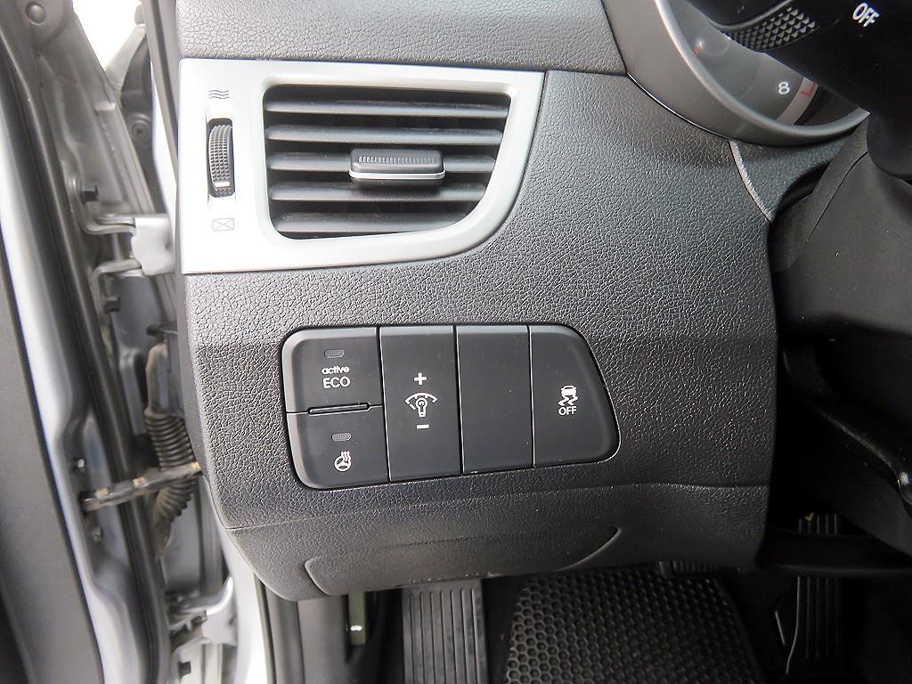 HYUNDAI Avante - Vista 9