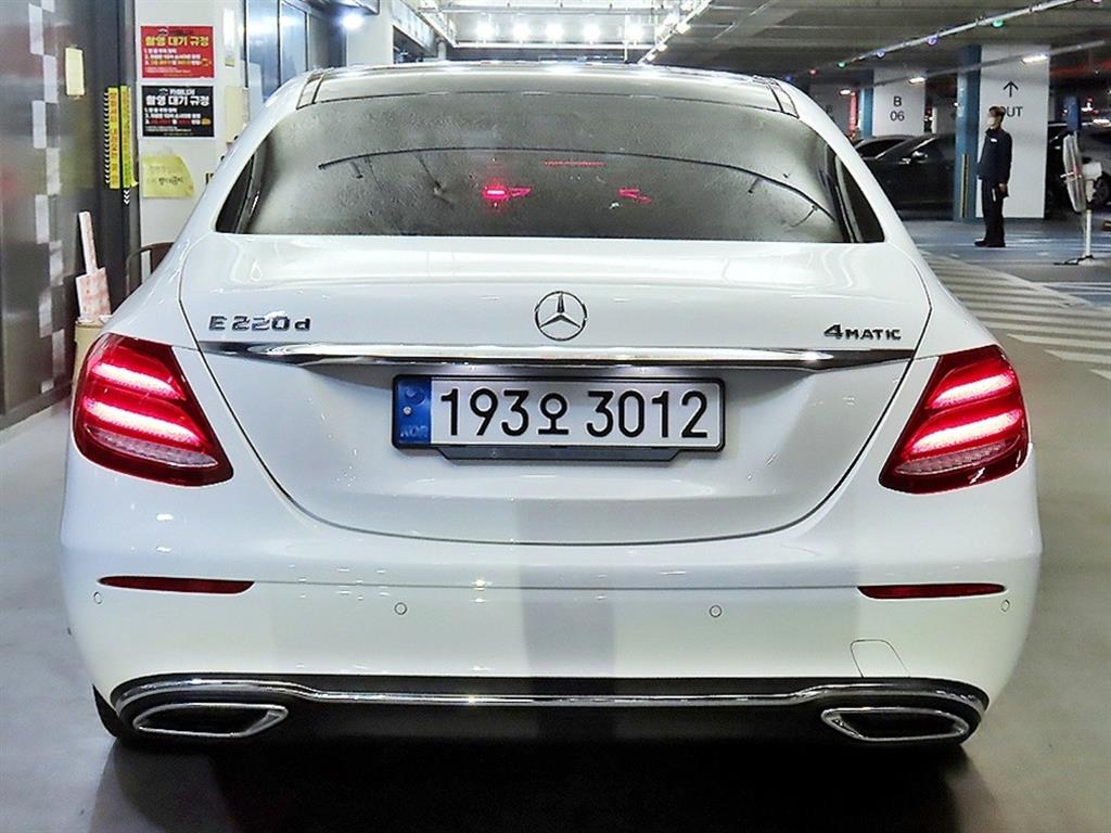 Mercedes Benz E class - Vista 5