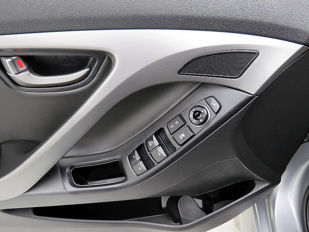 HYUNDAI Avante - Vista 8