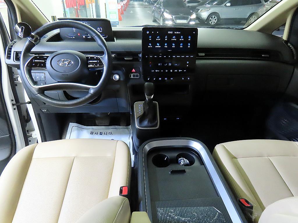 HYUNDAI Staria - Vista 10