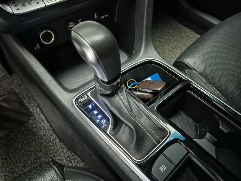 HYUNDAI Sonata - Vista 8