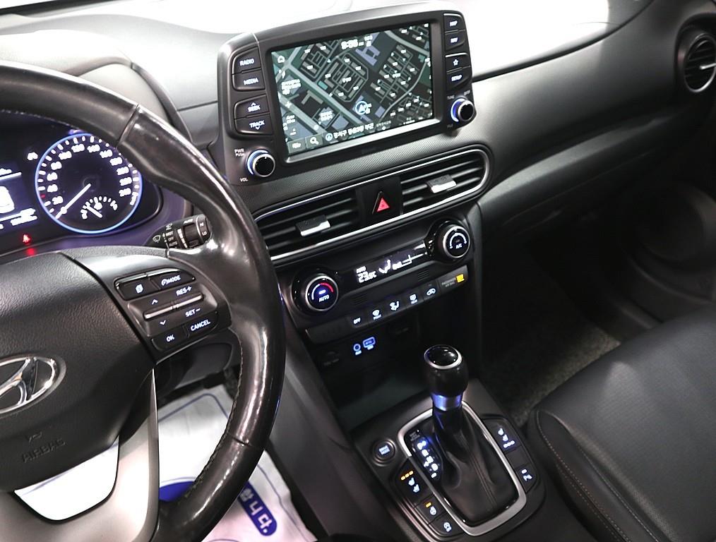 HYUNDAI Kona - Vista 10