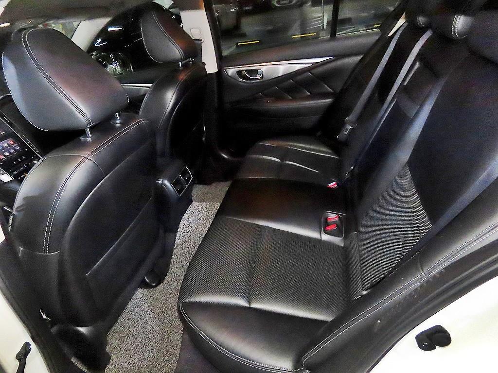 Infiniti Q - Vista 7