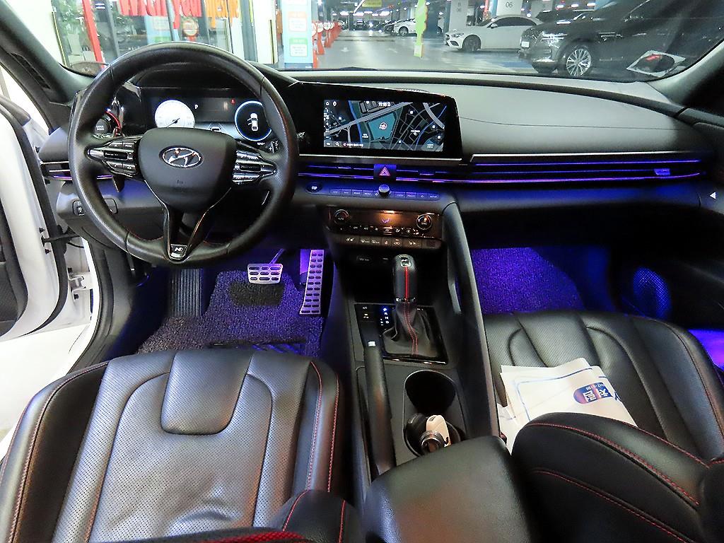 HYUNDAI Avante - Vista 10