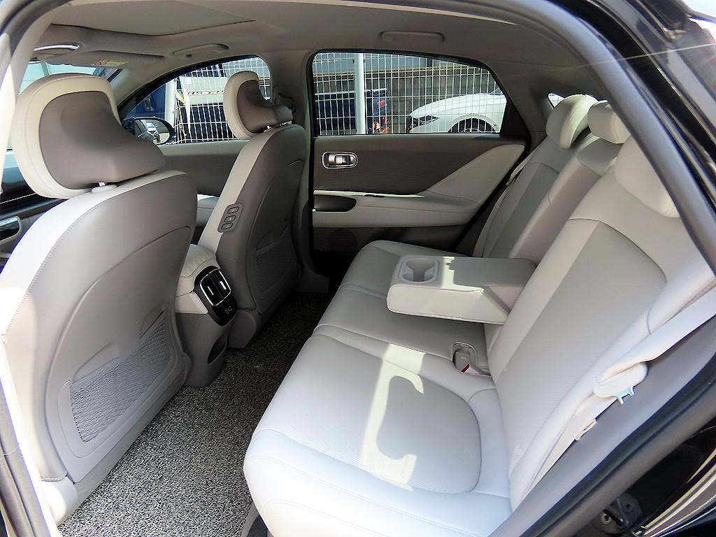 HYUNDAI Ioniq 6 - Vista 6