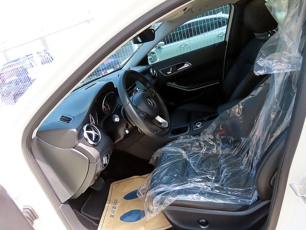 Mercedes Benz GLA Class - Vista 5