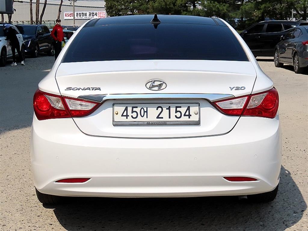 HYUNDAI Sonata - Vista 4