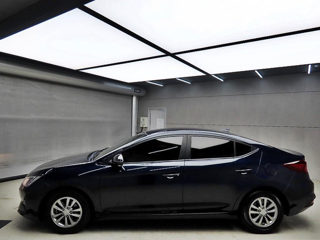 HYUNDAI Avante - Vista 4