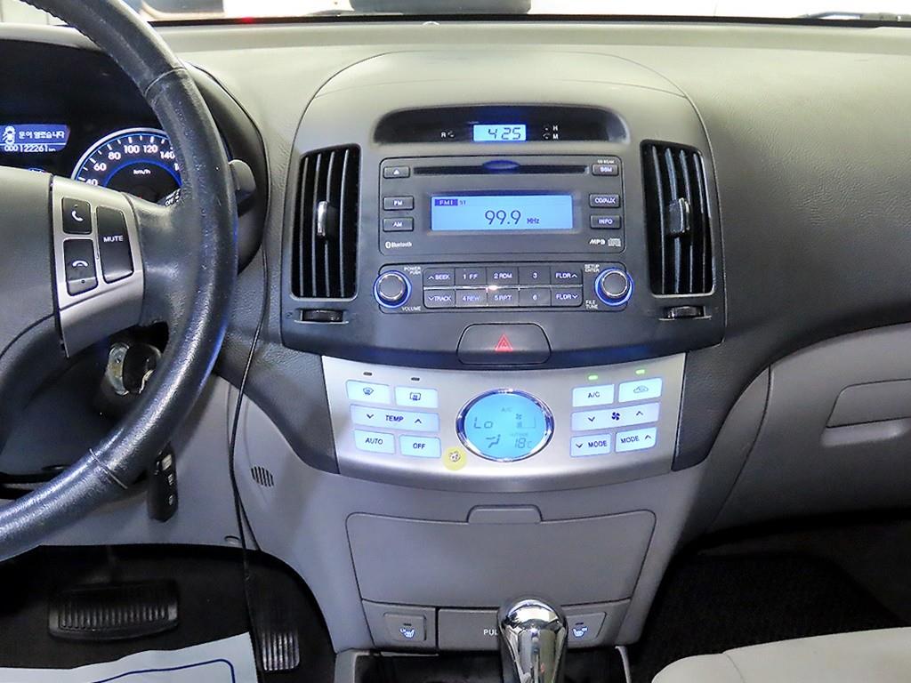 HYUNDAI Avante - Vista 11