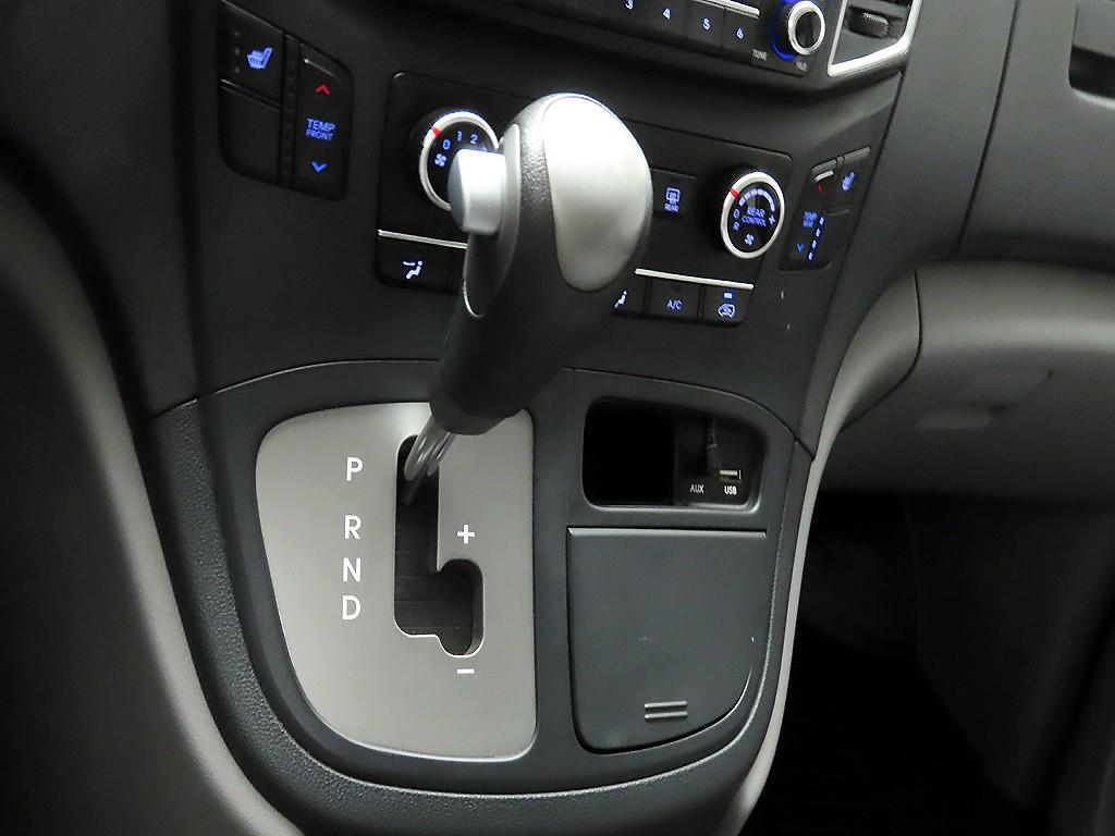 HYUNDAI Starex - Vista 10