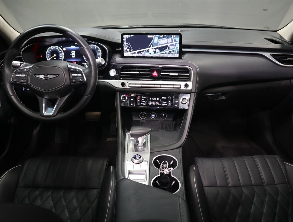 Genesis G70 - Vista 5