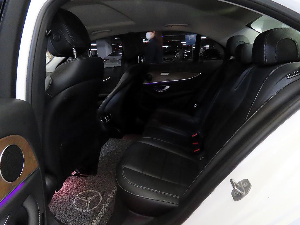 Mercedes Benz E class - Vista 7