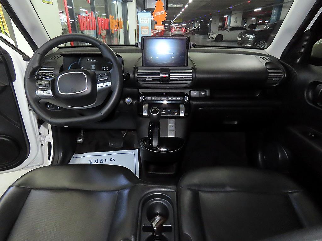 HYUNDAI Casper - Vista 10