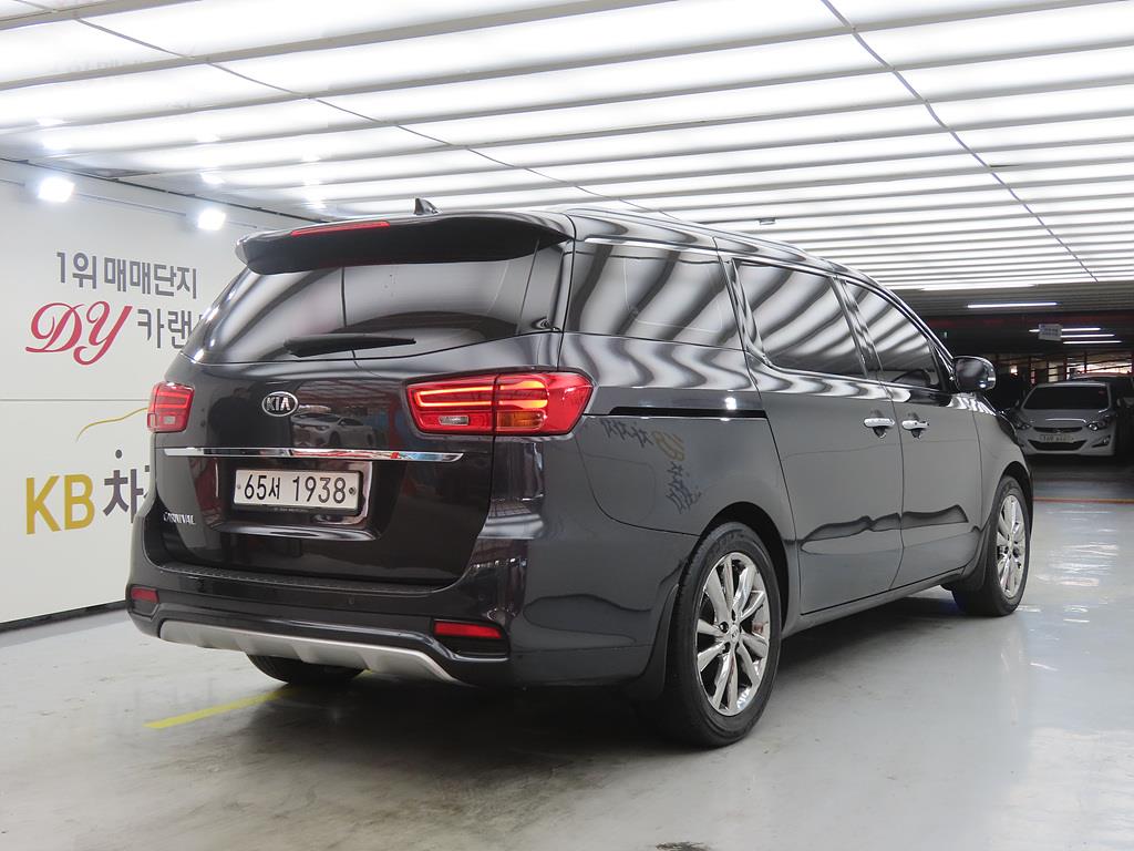 KIA Carnival - Vista 4