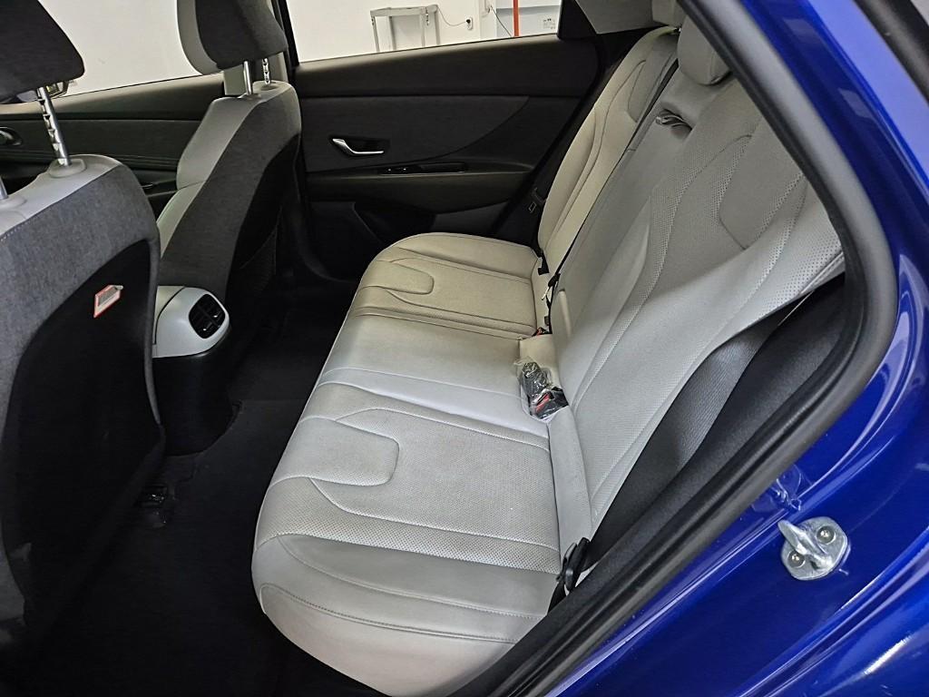 HYUNDAI Avante - Vista 12