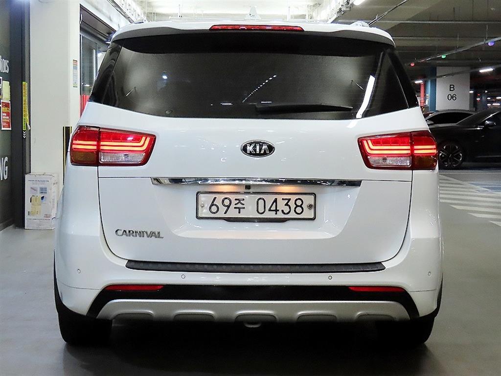 KIA Carnival - Vista 5