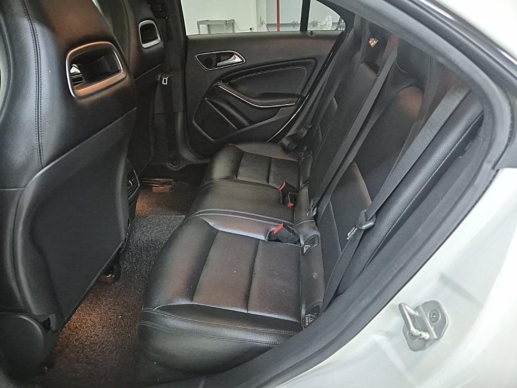 Mercedes Benz CLA Class - Vista 12